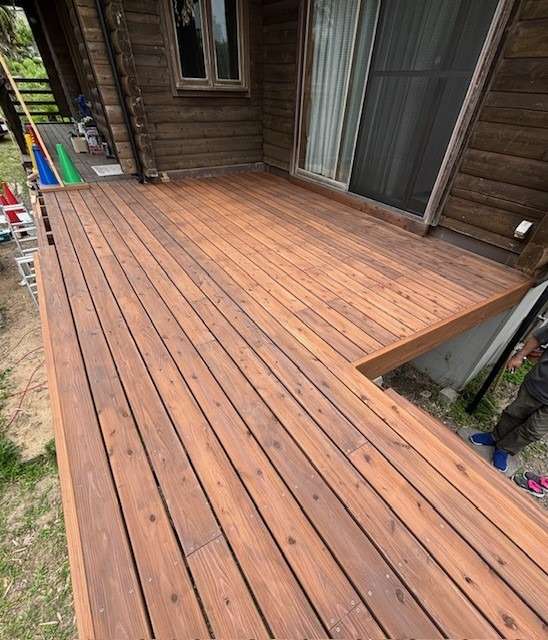 半田市でウッドデッキの痛んでいる部分をエコアコールウッドで造り替え工事をやっています♪