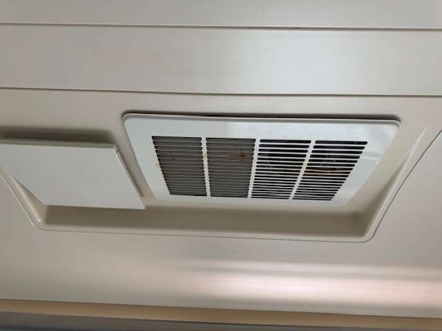 半田で２０年くらい前のユニットバス換気扇取替しました♪