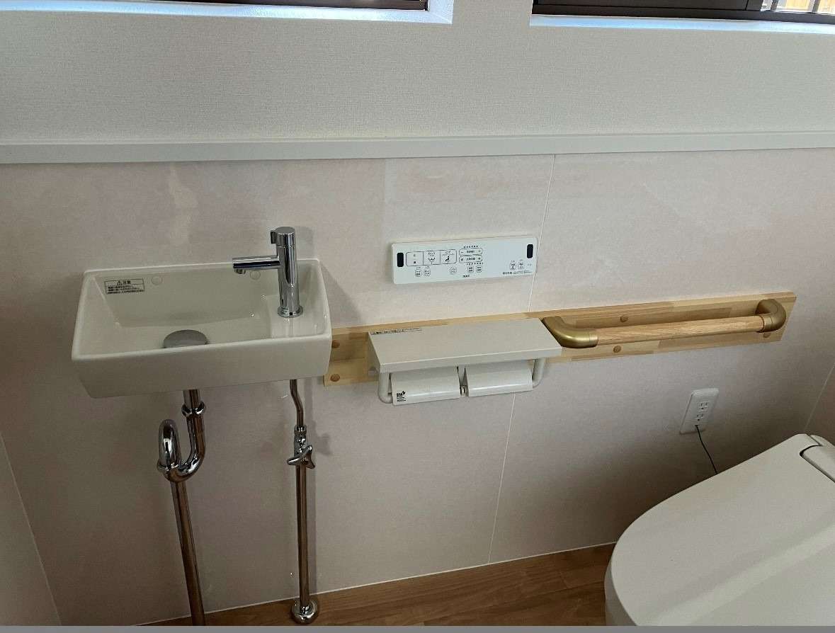 ～after～　段差がなくなり、手すりも取り付いて安心です