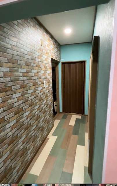 団地の網戸の造り替えと玄関廊下のクロス、床貼替え工事