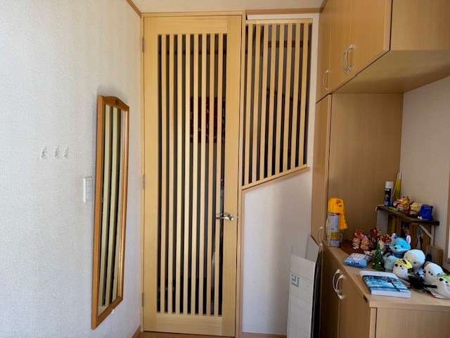 阿久比町で猫さん脱走防止の格子扉工事