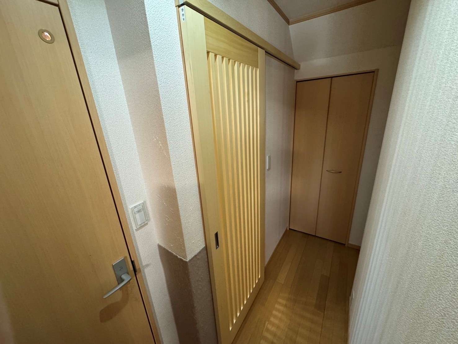 猫さんが入ってほしくない脱衣場にも格子扉を取付