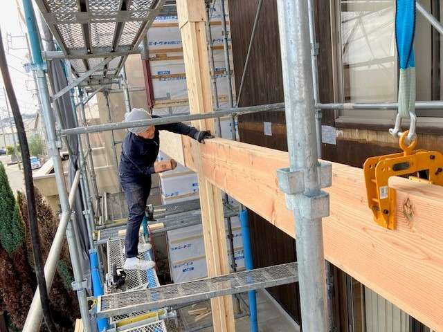 十字柱がアクセントのおうちの工事