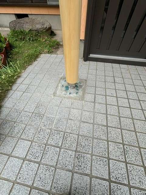 お客さまが海で拾ってこられたシーグラスを埋め込みました